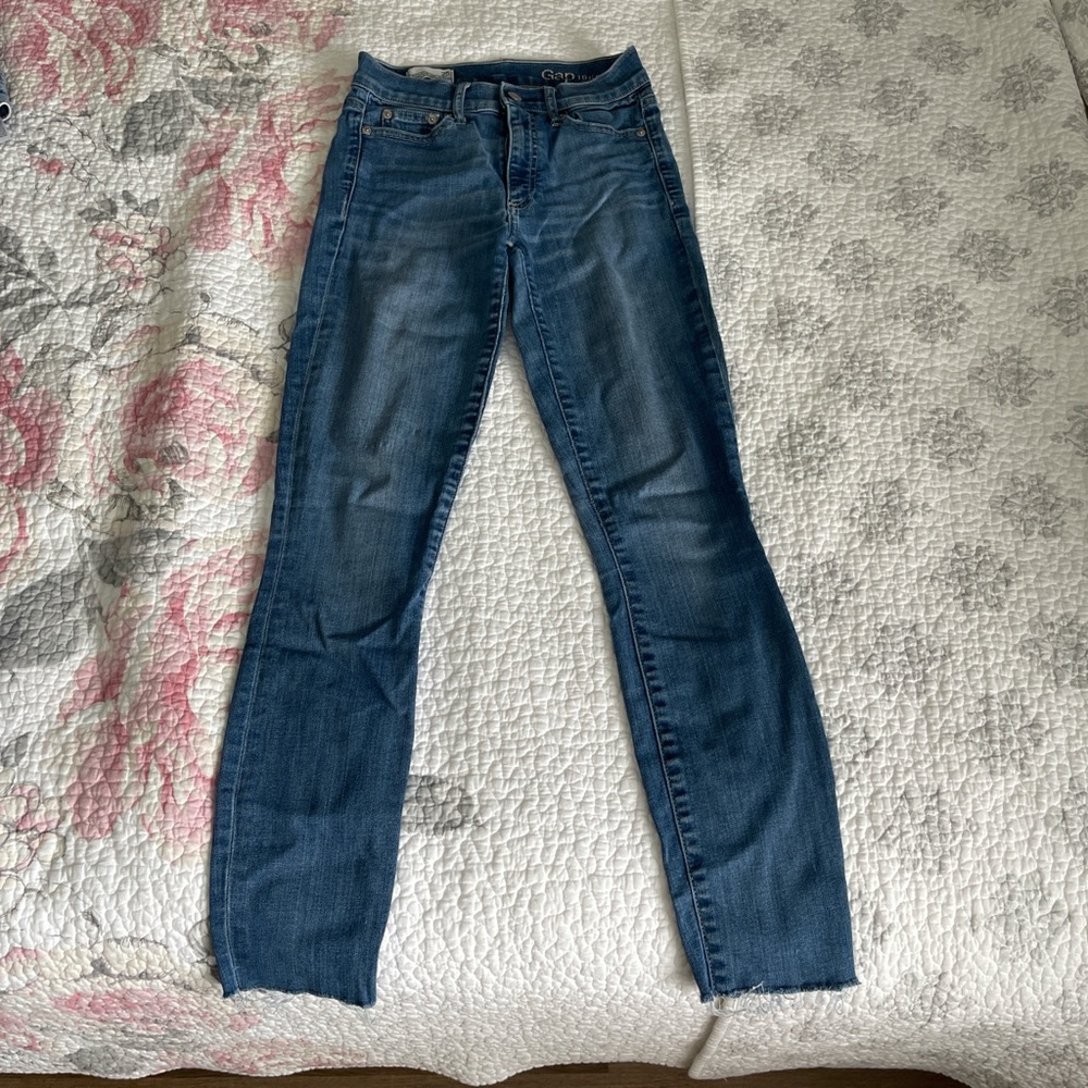 Gap Skinny Jeans with Raw Hem, size 25